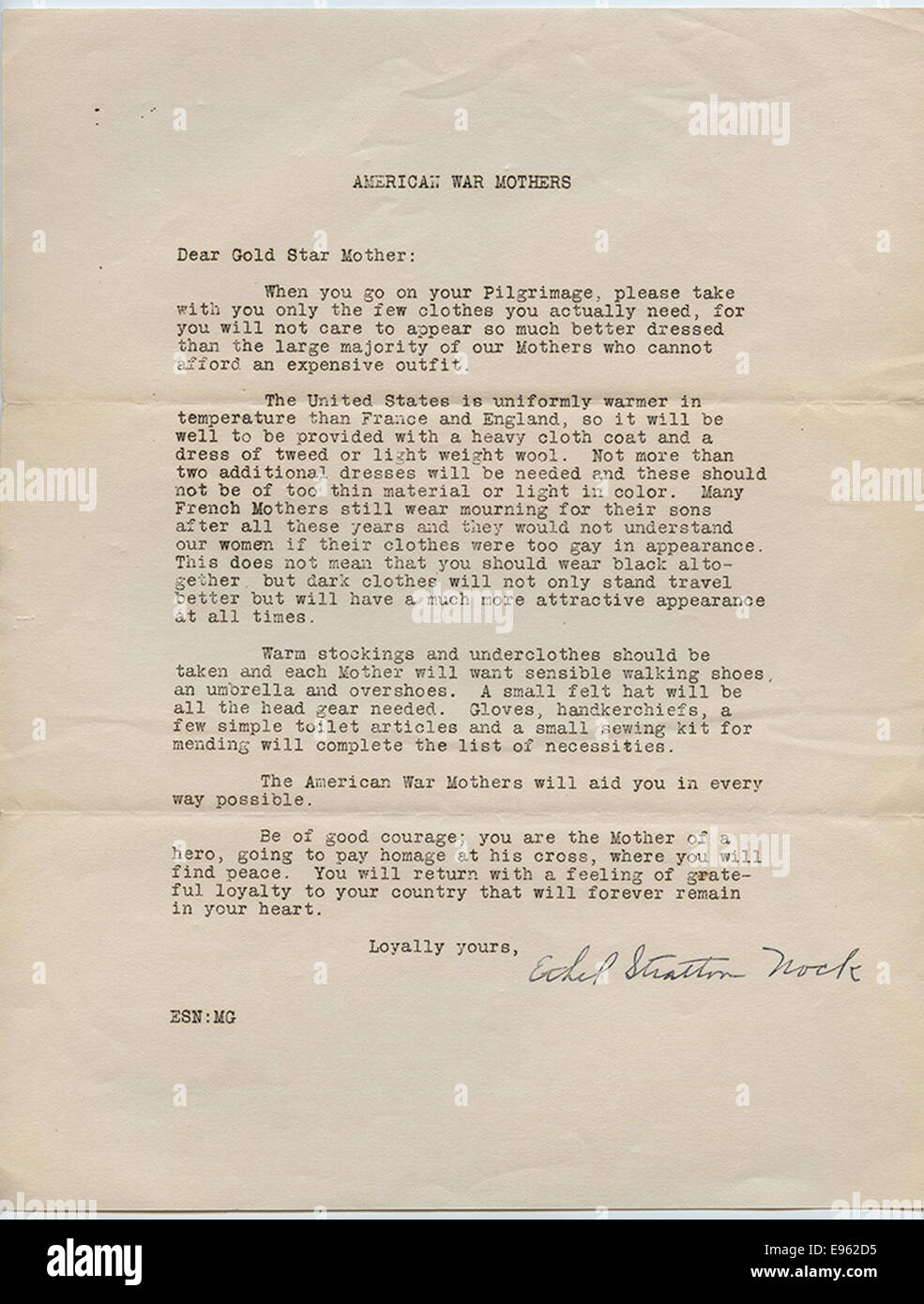 Questo documento discute le raccomandazioni sull'abbigliamento per un viaggio europeo da parte delle madri della Guerra americana e delle madri della Stella d'Oro, organizzazioni formate dopo la prima guerra mondiale per sostenere le famiglie dei soldati caduti. Foto Stock