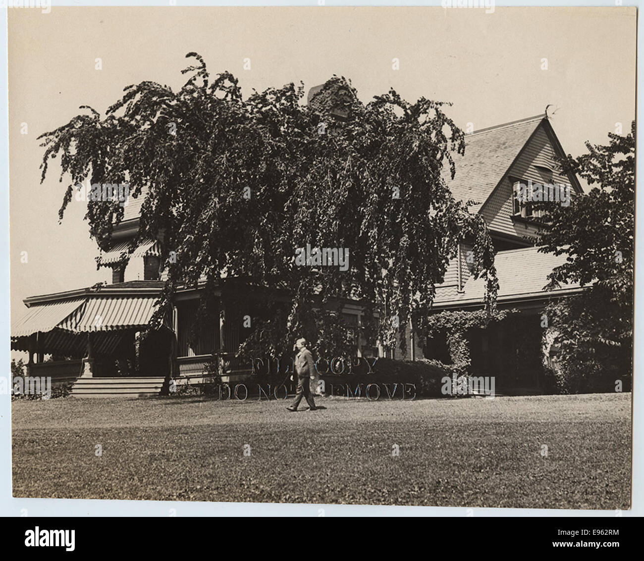 Fotografia di Sagamore Hill, la casa del presidente degli Stati Uniti Theodore Roosevelt, che cattura l'architettura e l'ambiente della residenza storica. Foto Stock