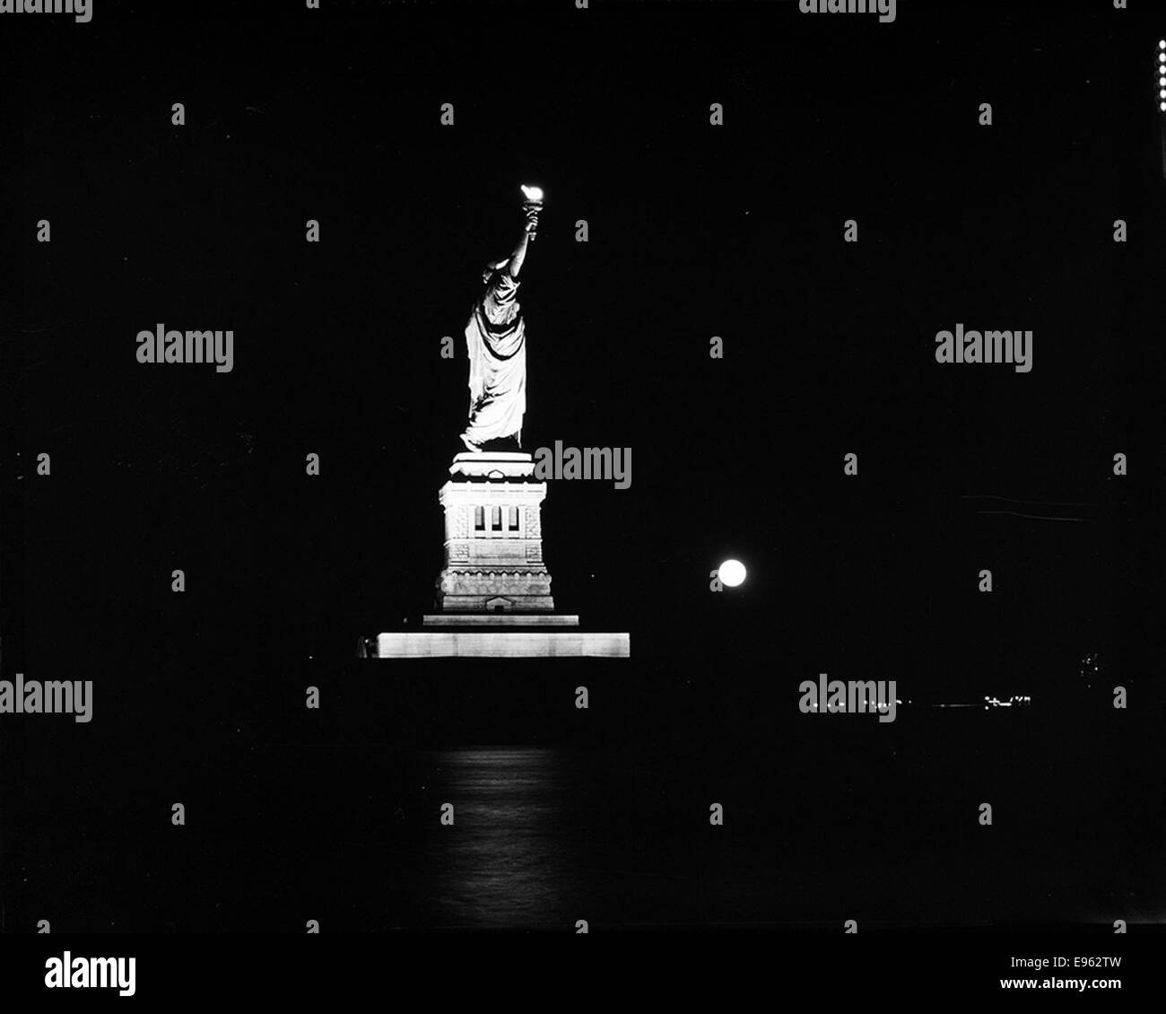 [Statua della Libertà durante il blackout] Foto Stock
