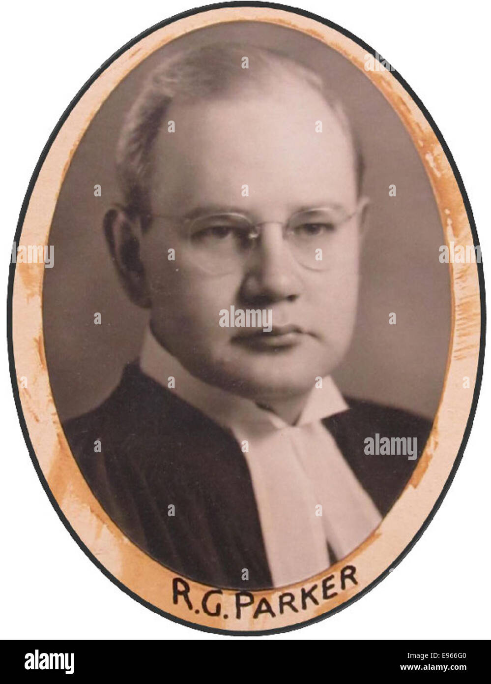Questa fotografia raffigura Robert Gordon Mathieson Parker, una figura notevole nata nel 1917 e nota per i suoi contributi in vari campi. L'immagine è un ritratto dei suoi ultimi anni, scattato a metà del XX secolo. Foto Stock Questa fotografia raffigura Robert Gordon Mathieson Parker, una figura notevole nata nel 1917 e nota per i suoi contributi in vari campi. L'immagine è un ritratto dei suoi ultimi anni, scattato a metà del XX secolo. Foto Stock