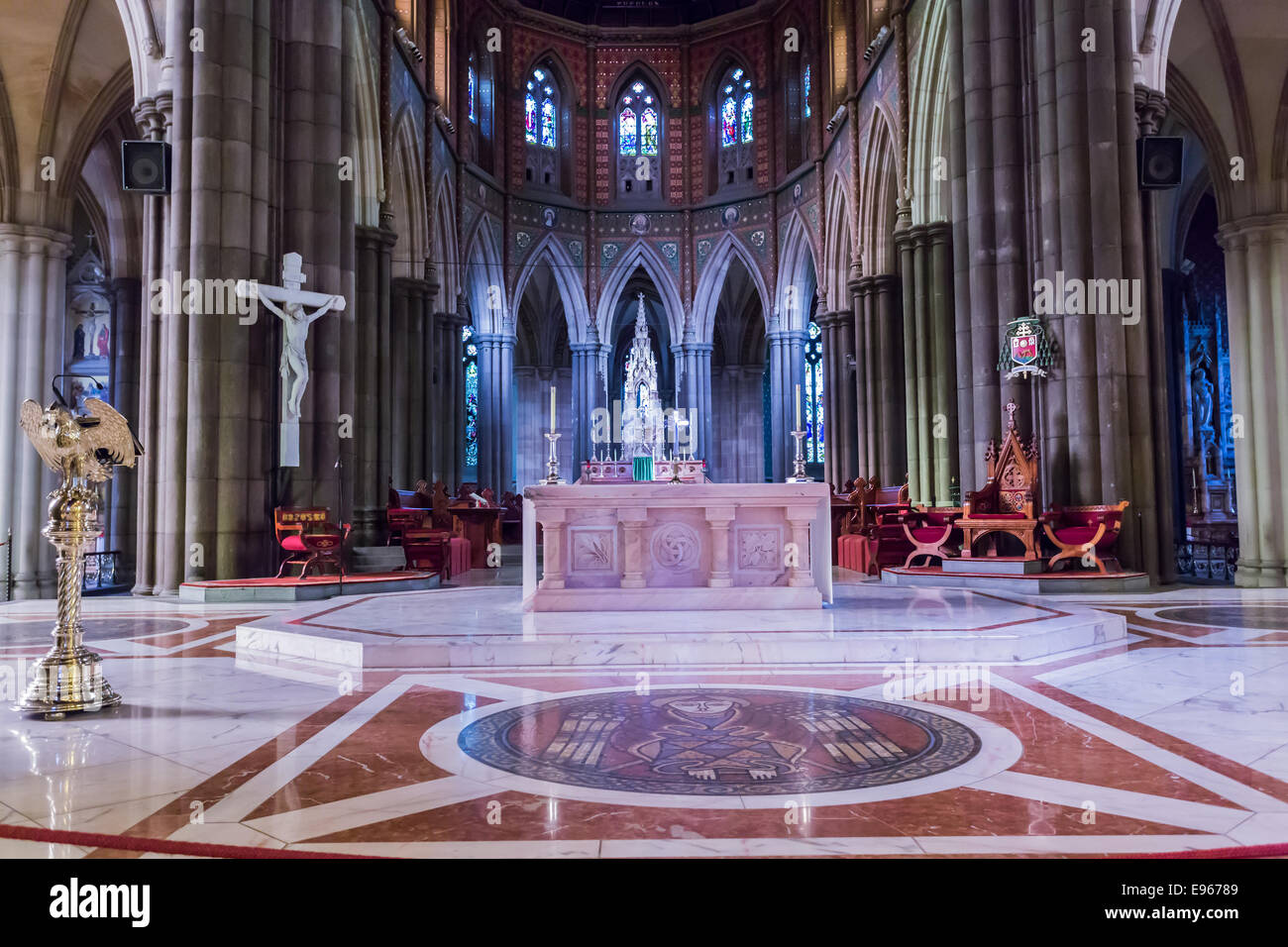 Interno della cattedrale di San Patrizio, la chiesa cattedrale di Cattolica Romana l Arcidiocesi di Melbourne in Victoria, Australia. Foto Stock