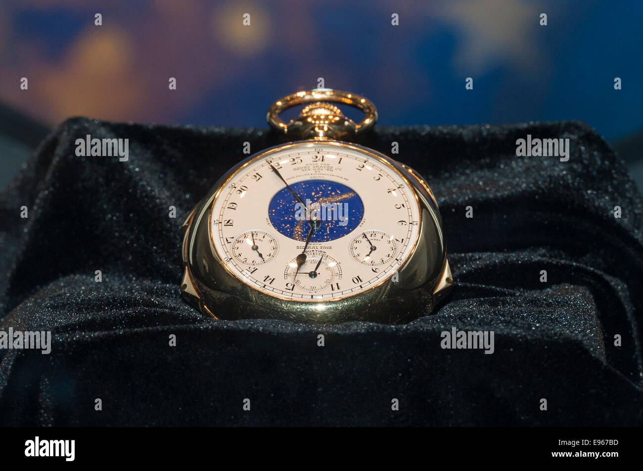 Sotheby's New Bond Street, Londra, Regno Unito. Xx Ottobre 2014. Premere il tasto di chiamata di un ensemble di eccezionale gioielli e gemme della collezione di Dimitri Mavrommatis. Questi gioielli saranno offerti in vendita in Sotheby's Ginevra vendita di magnifici gioielli & gioielli nobile il 12 novembre. Nella foto: detto di essere il "Sacro Graal" di orologi, il "Henry Graves Supercomplication" è stato realizzato da Patek Philippe nel 1933. Sotherby la prima offerta di guardare all'asta nel 1999 che hanno realizzato il $11 milioni, diventando il più costoso guardare mai venduti all'asta. L'orologio verrà offerto all' asta a Ginevra sull'undicesimo Foto Stock