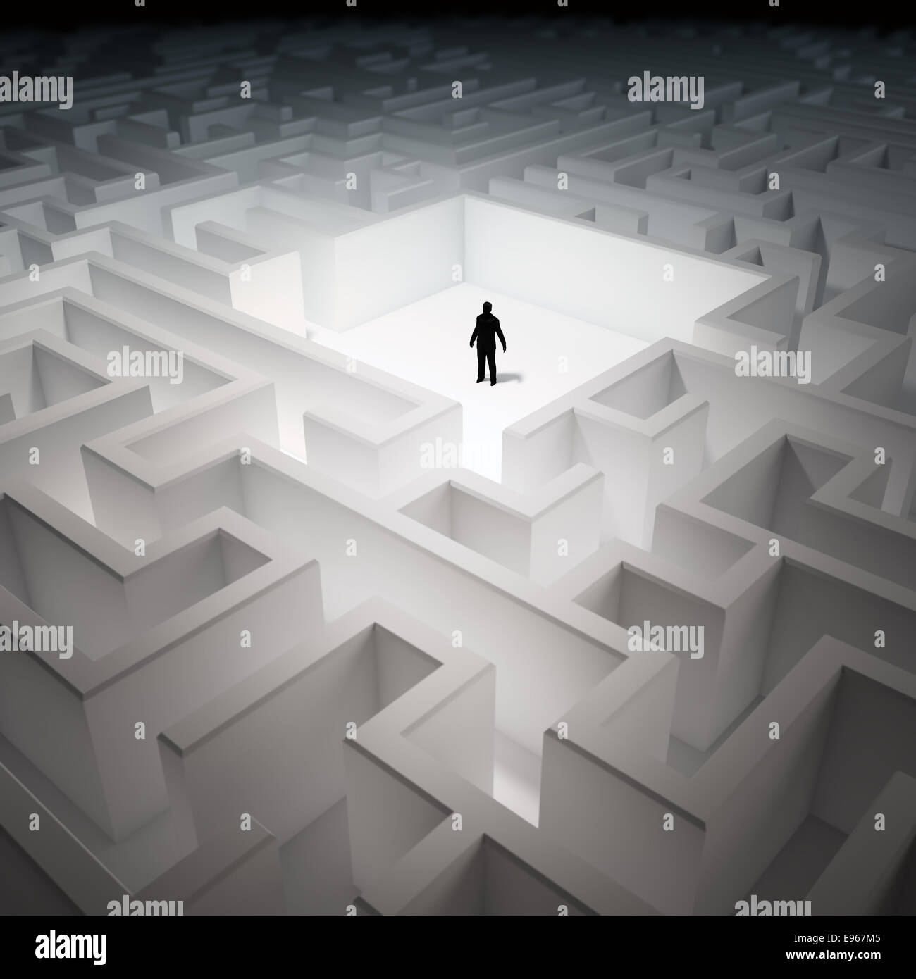 Piccolo uomo dentro un infinito labirinto Foto Stock