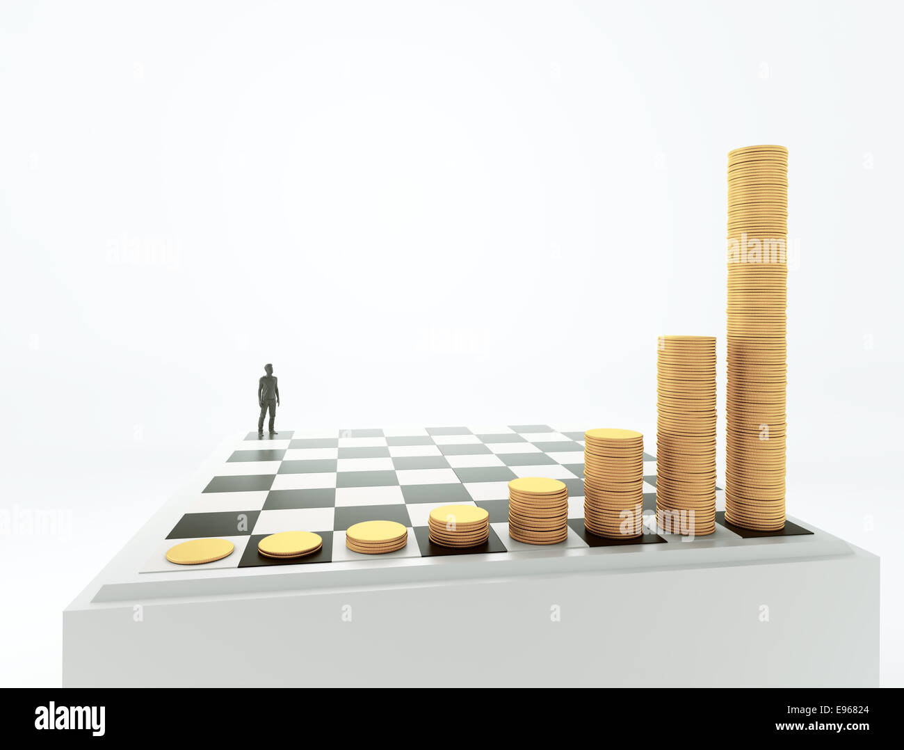 Piccolo uomo in piedi su una scacchiera con altezza crescente monete pile - crescita esponenziale e interesse composto concetto Foto Stock