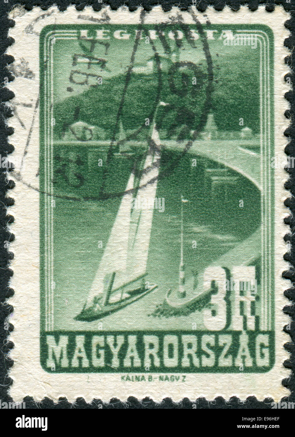 Ungheria - circa 1947: francobollo stampato in Ungheria mostra il villaggio di Tihany al Lago Balaton e Abbazia di Tihany, circa 1947 Foto Stock