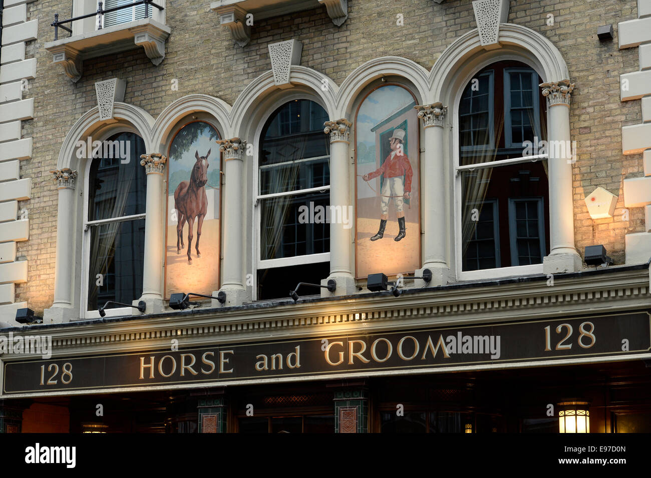Cavallo e lo Sposo Public House, 128 Great Portland Street, Londra, Inghilterra, Regno Unito. Foto Stock