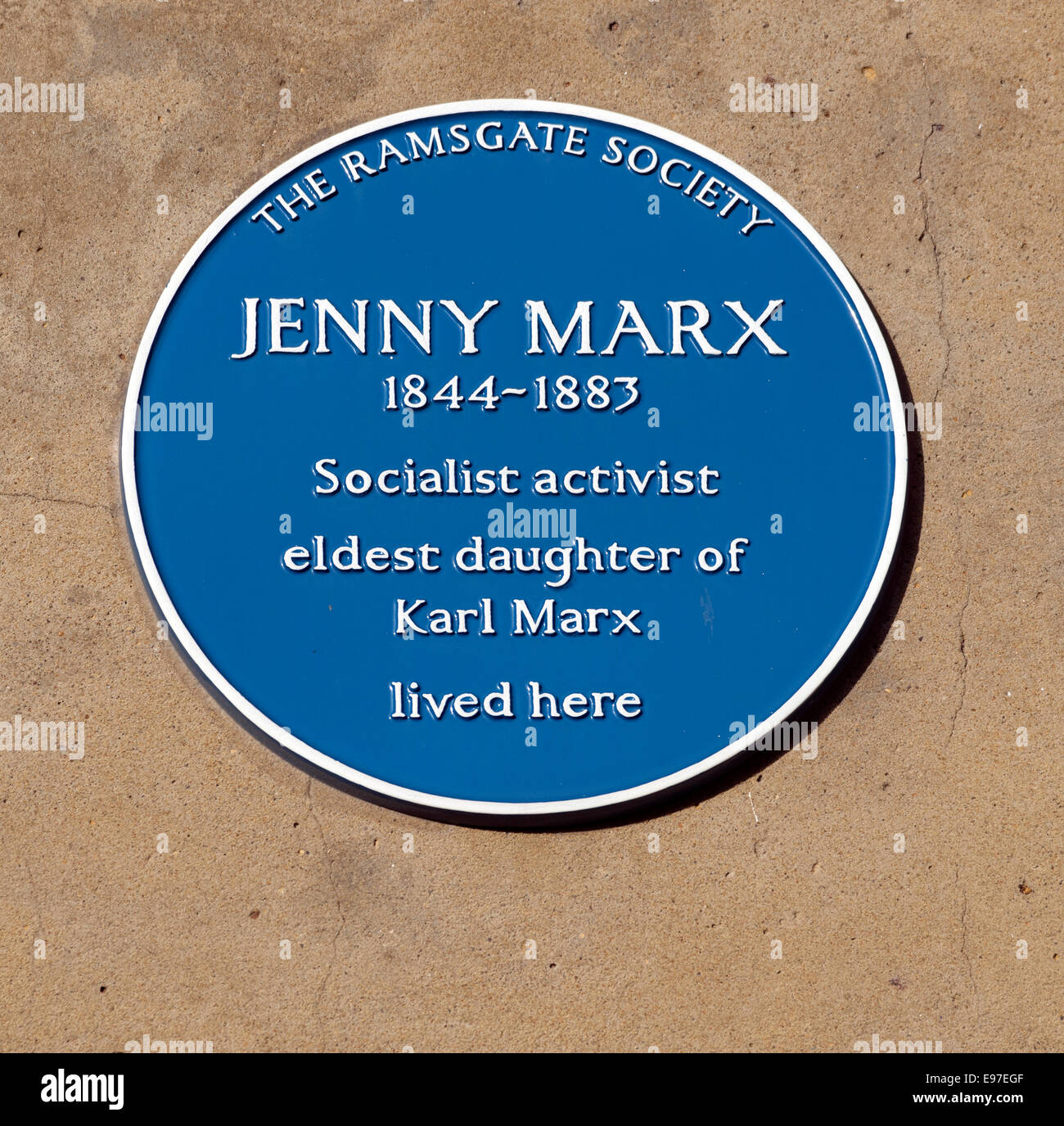 Targa blu a 6 Artiglieria Road, Ramsgate Kent; Jenny Marx 1844-1883 attivista socialista figlia maggiore di Karl Marx ha vissuto qui Foto Stock
