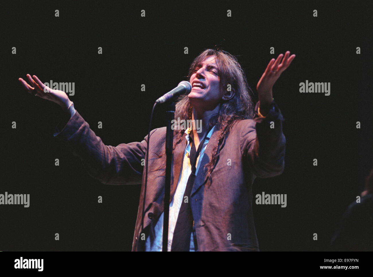 Poeta americano cantante Patti Smith in concerto presso la Glasgow Royal Concert Hall, a Glasgow in Scozia, nel 1996. Foto Stock