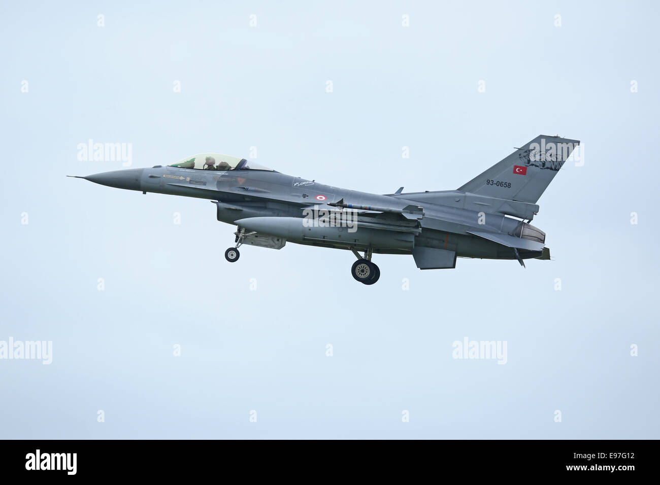 Aviazione turca F-16C arriva a terra a Schleswig/Jagel, Germania durante il Tiger Meet 2014 Foto Stock