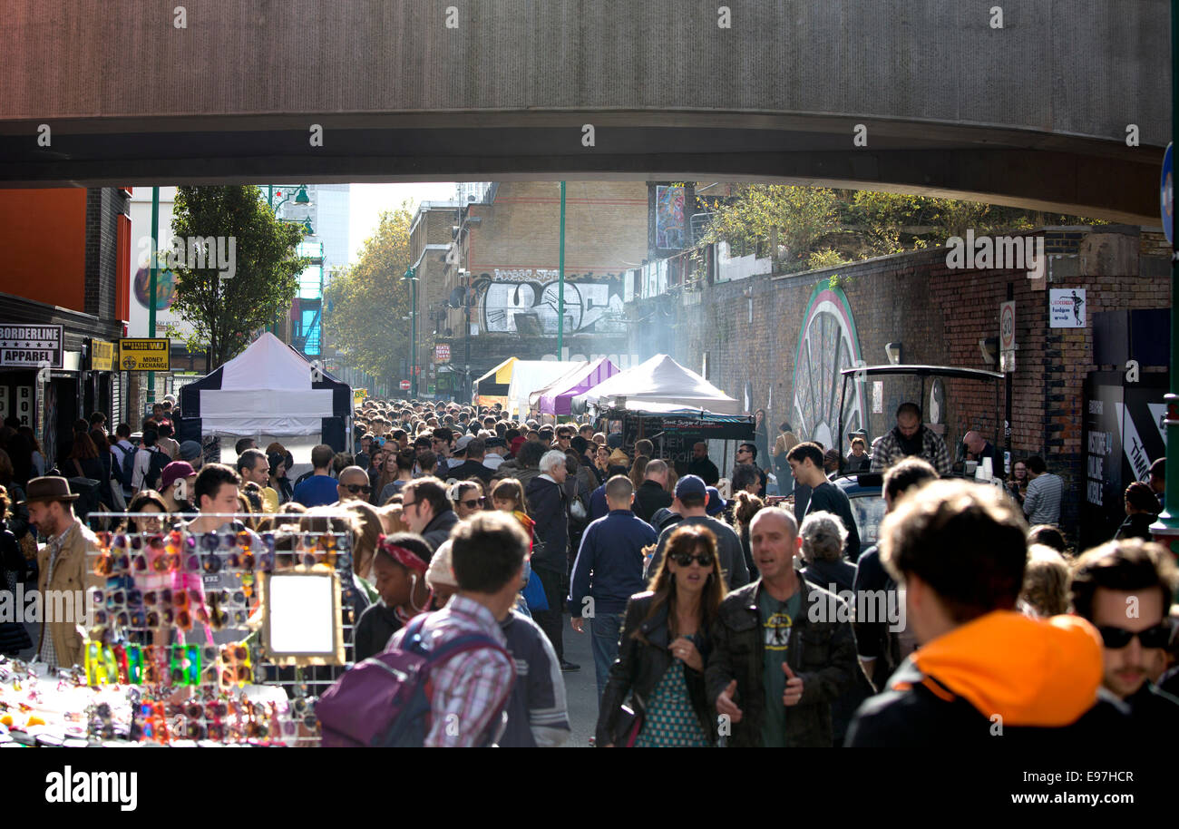 Brick Lane market domenica mattina la pulce di cibo Foto Stock