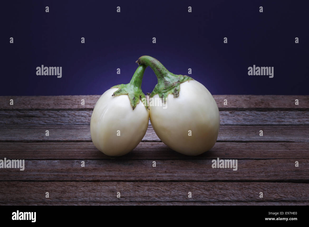 Due bianchi melanzane Foto Stock