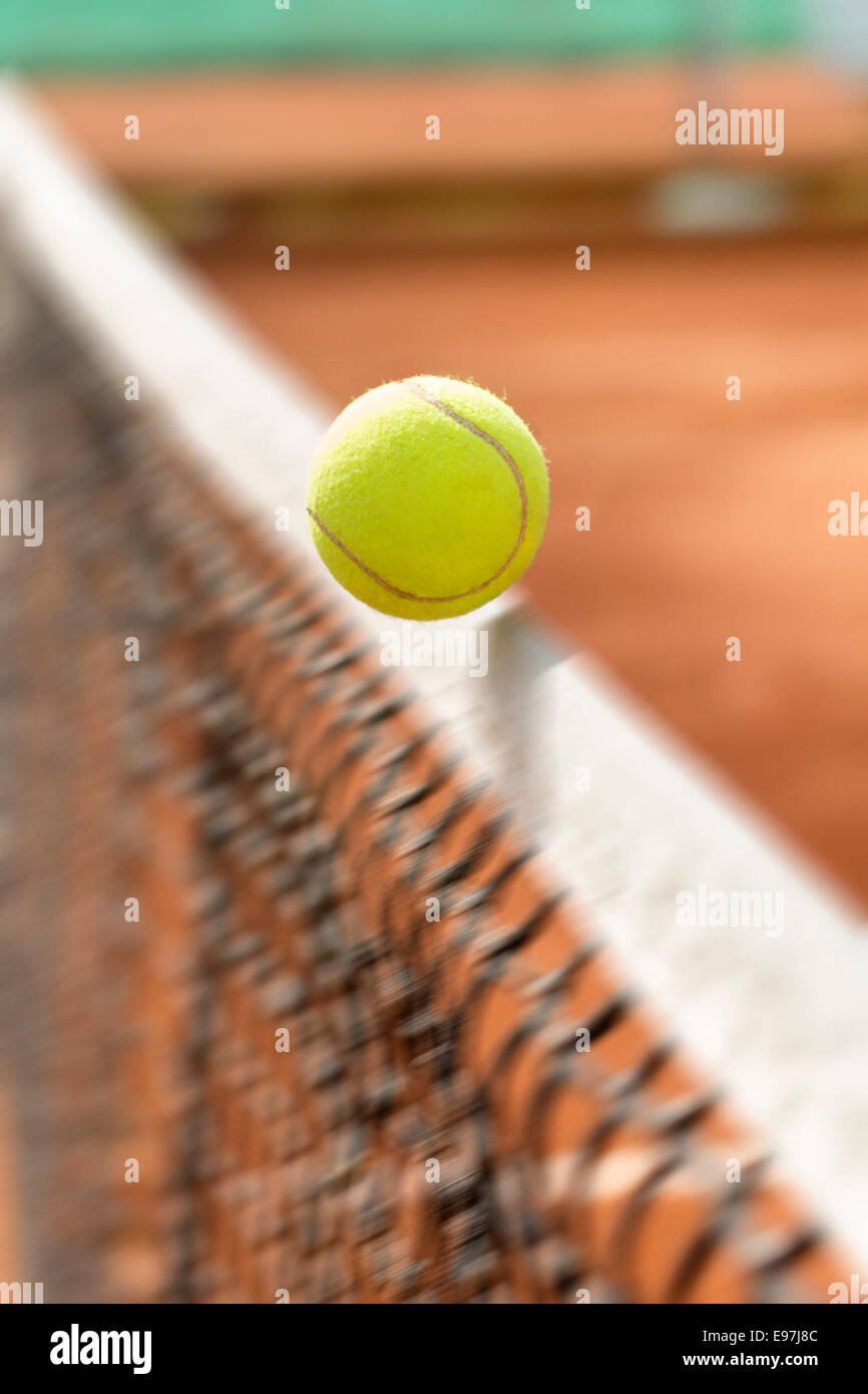 DEU, Germania, Baden-Württemberg, 23.09.2014, dettaglio tennisball net-corda shot © 2014 Christoph Hermann Foto Stock
