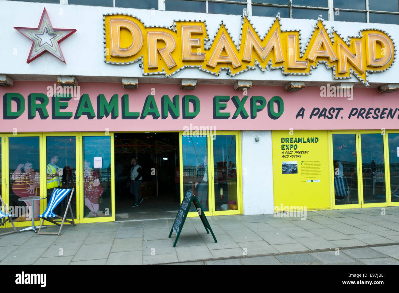 Il Dreamland Visitor & apprendimento contiene arcade di corse e macchine da gioco per essere reintegrato presso il sito. Foto Stock