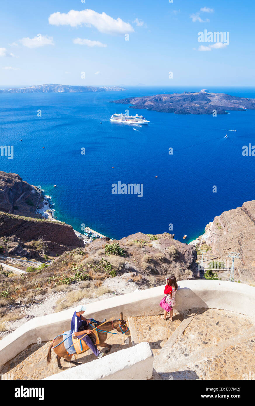 Asino, Caldera e la nave di crociera, Fira, Santorini, SANTORINI, CICLADI, il Mare Egeo, Grecia, Unione Europea, Europa Foto Stock