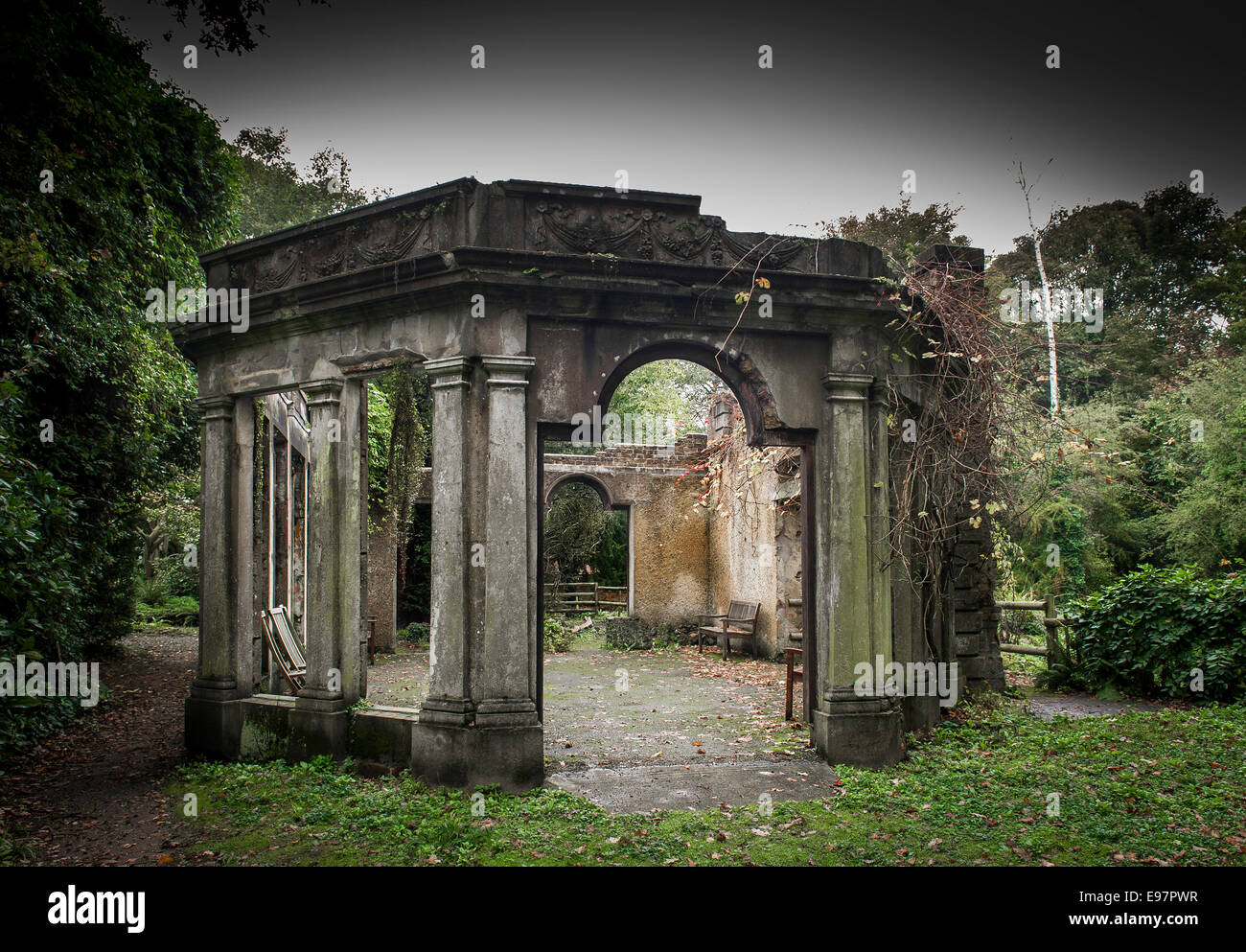 I resti del conservatorio di Warley posto in Essex. Il giardino della casa dei horticulturalist Miss Ellen Willmott. Foto Stock