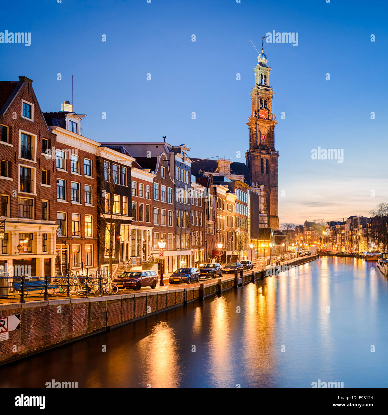 La chiesa Westerkerk a Amsterdam, Paesi Bassi di notte Foto Stock
