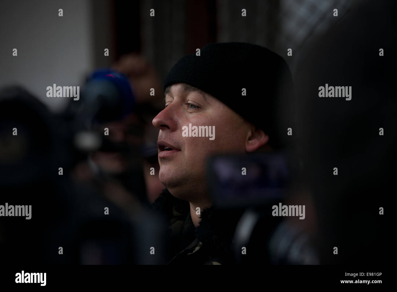 Il comandante di camp tiene una conferenza stampa al Perevalne base militare nei pressi di Simferopol Crimea Foto Stock
