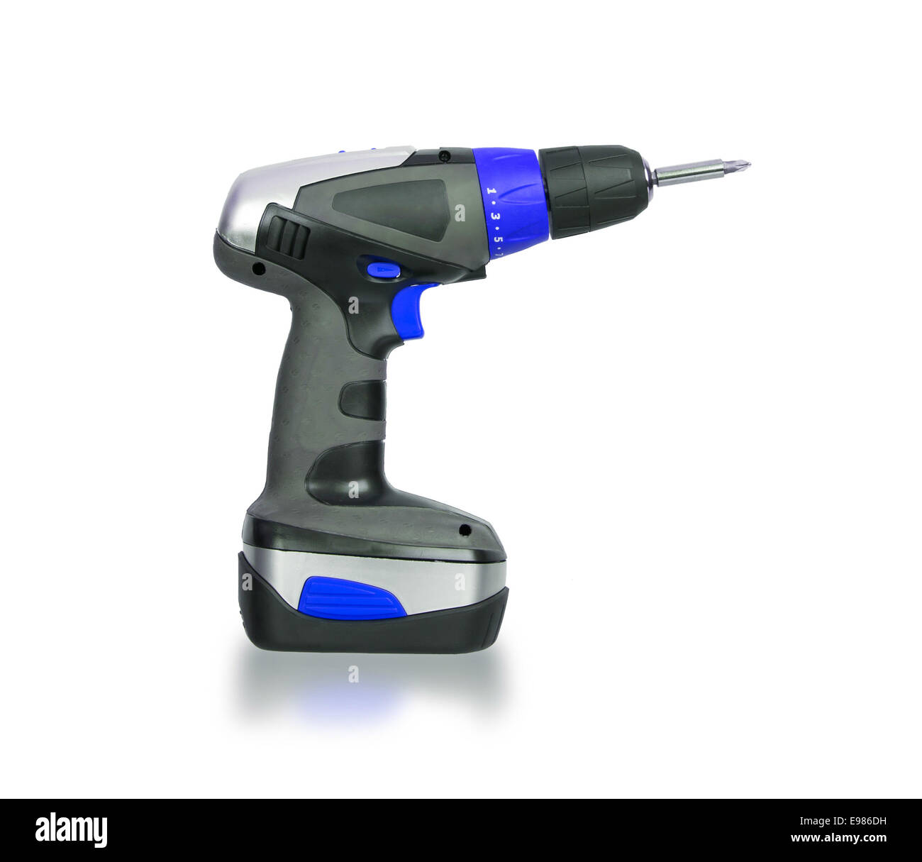 Giraviti a batteria o il trapano elettrico isolato su uno sfondo bianco Foto Stock