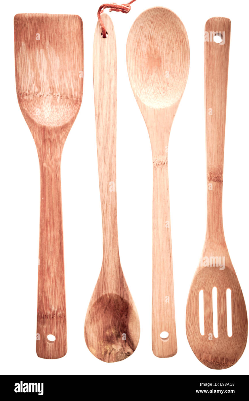 Set di legno utensili di cottura con una spatola cucchiaio, siviera e Svuotamento cucchiaio isolato su uno sfondo bianco Foto Stock