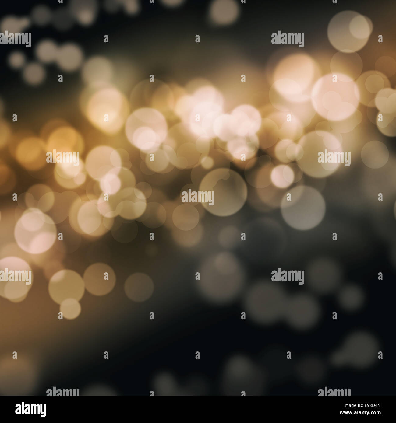 Abstract sfondo bokeh di diffondere de-focalizzato luci sferiche su sfondo scuro con copyspace Foto Stock