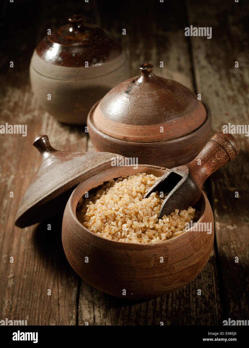 Bulgur, una forma di graniglie o incrinato il frumento duro popolare in cucina medio orientale Foto Stock