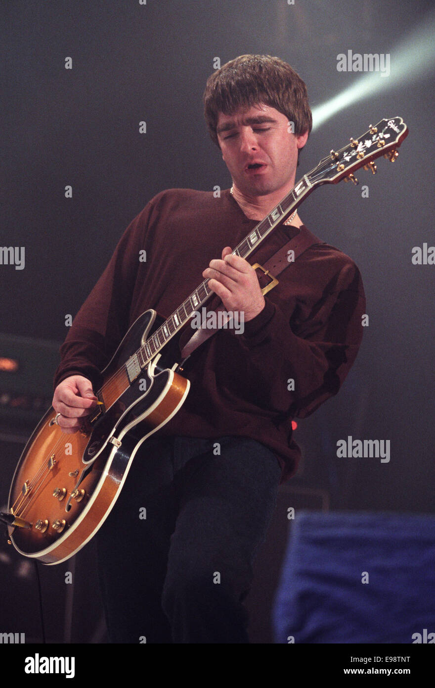 Oasis in concerto a Glasgow, Scozia, nel 1997. Foto Stock
