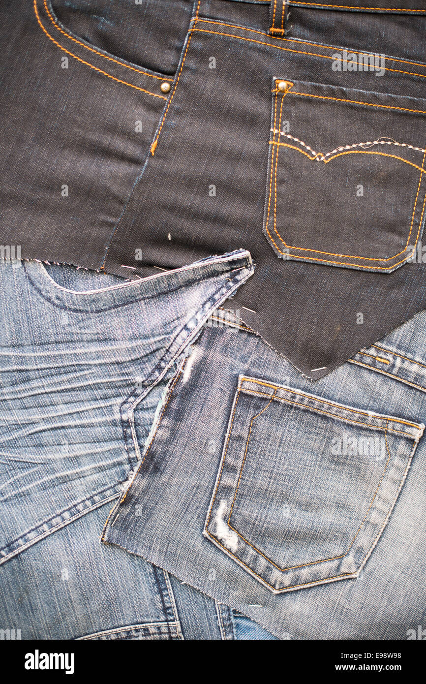 Lo sfondo da vecchi pantaloni jeans Foto Stock