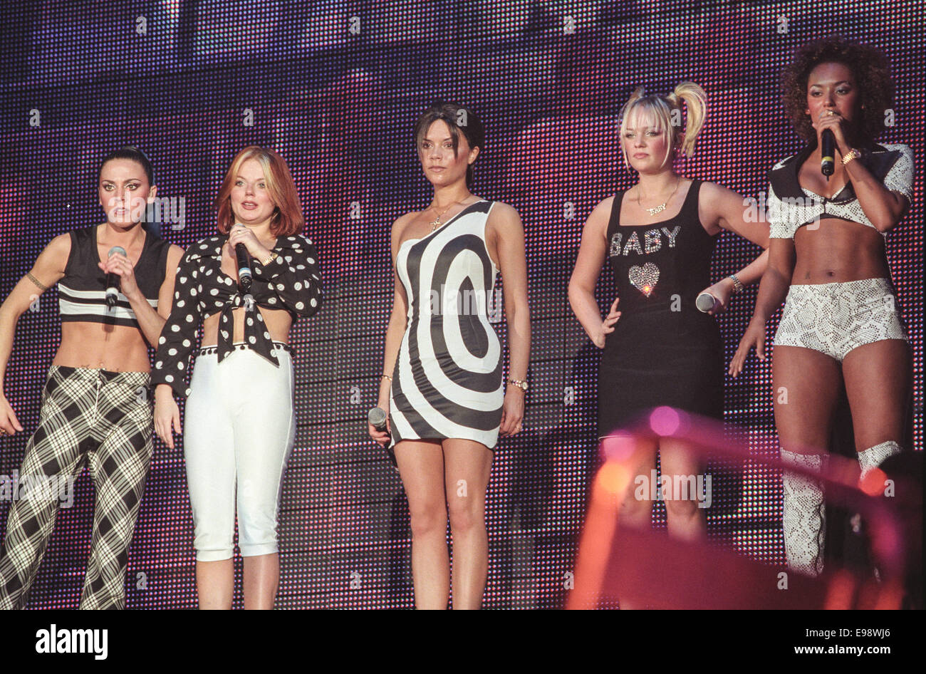 Spice Girls in concerto a Glasgow SECC, a Glasgow in Scozia, nel 1998. Foto Stock