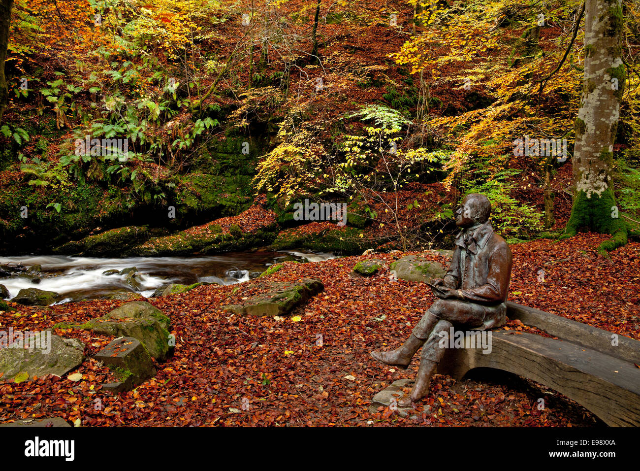 Robert Burns statua, Autunno River Aberfeldy Birks Perth Kinross Perthshire Scozia Scotland Foto Stock