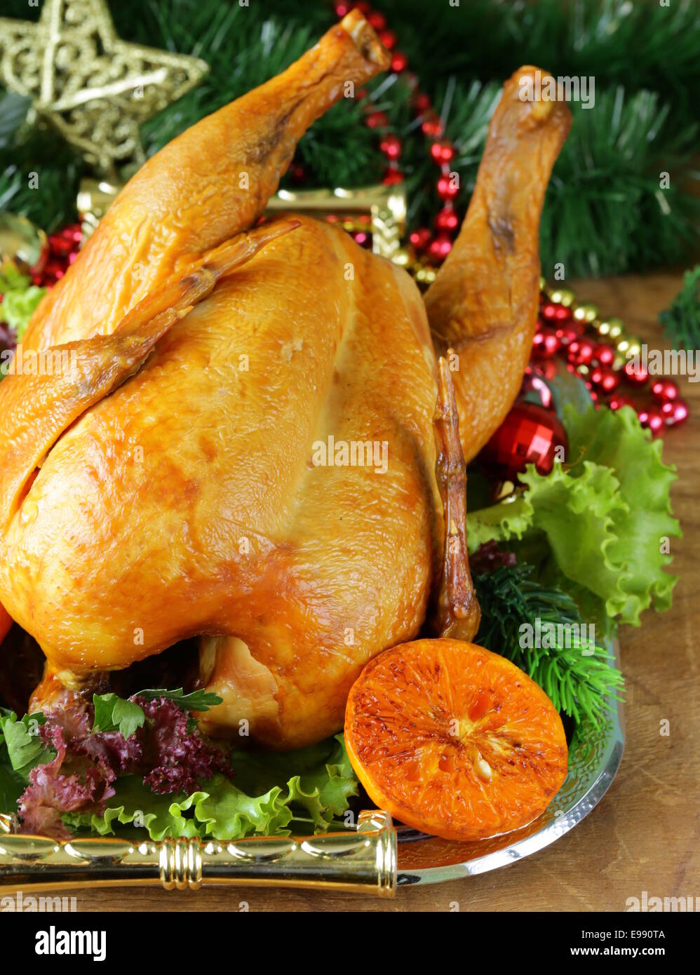 Il pollo al forno per la cena di gala di Natale Impostazione tabella Foto Stock