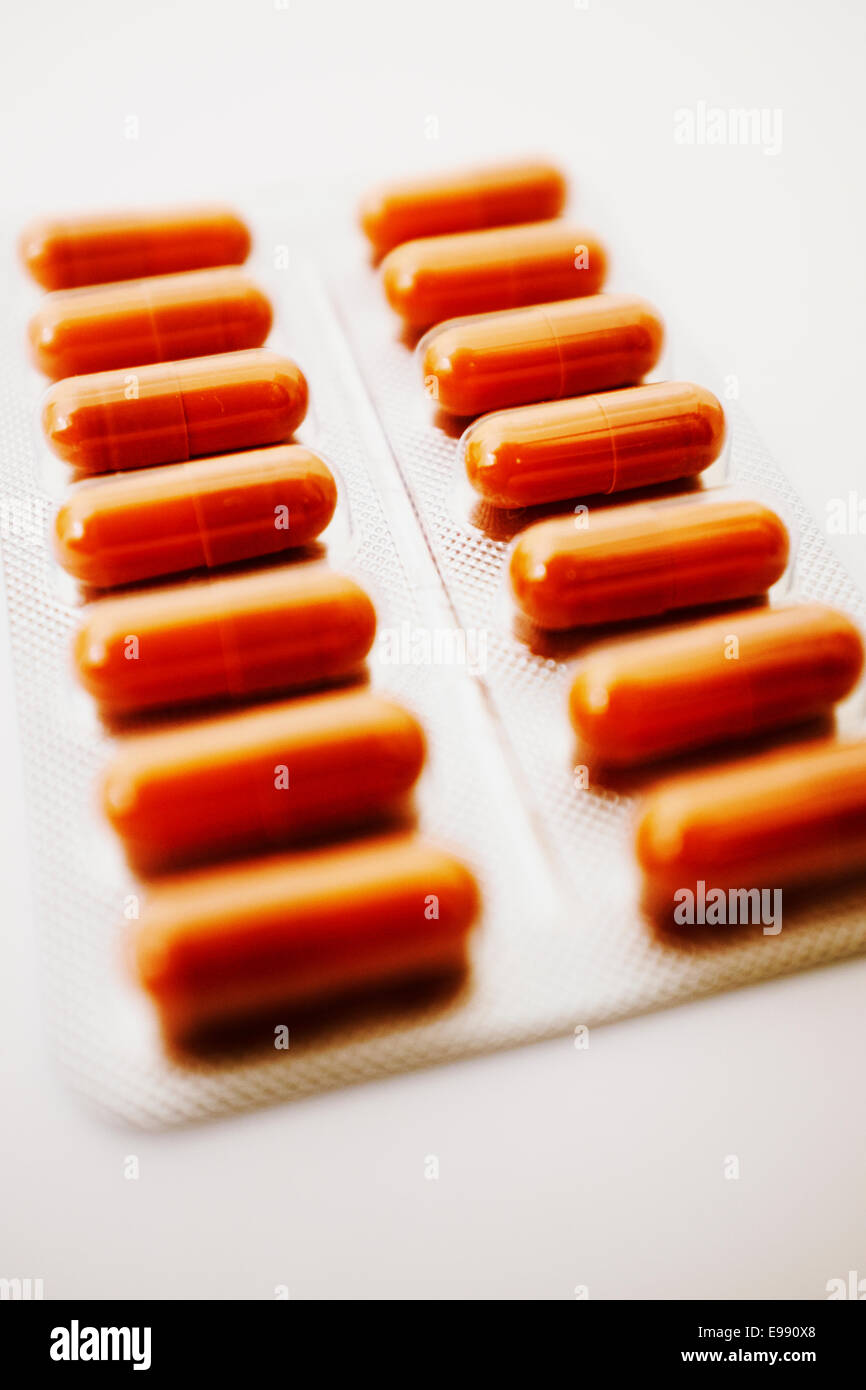 Lipantil Fenofibrato Colesterolo farmaci compresse / capsule blister. (Minimo) di messa a fuoco Foto Stock