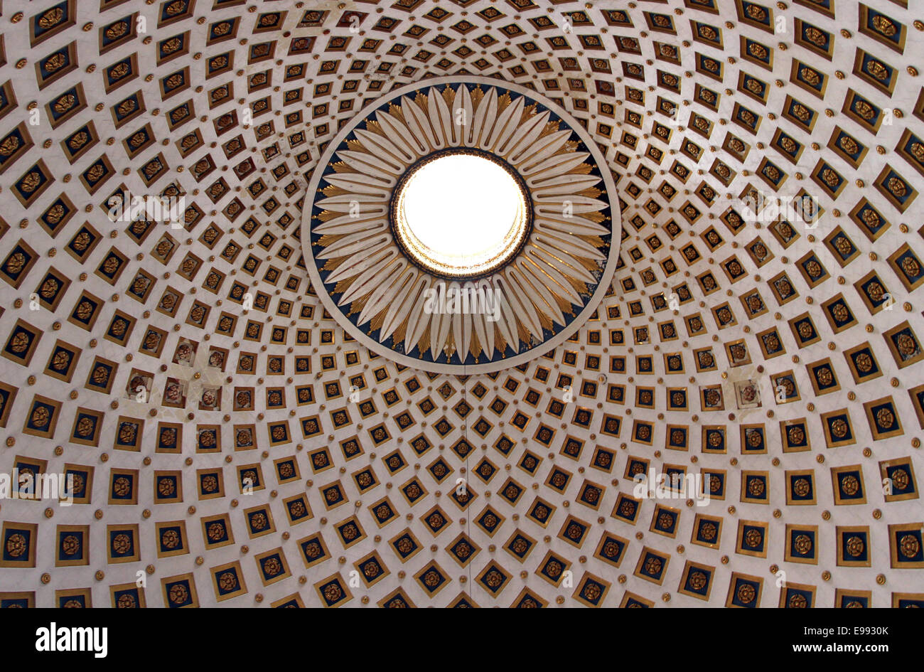 Il soffitto della chiesa dell'Assunzione di Nostra Signora a Mosta, Malta Foto Stock