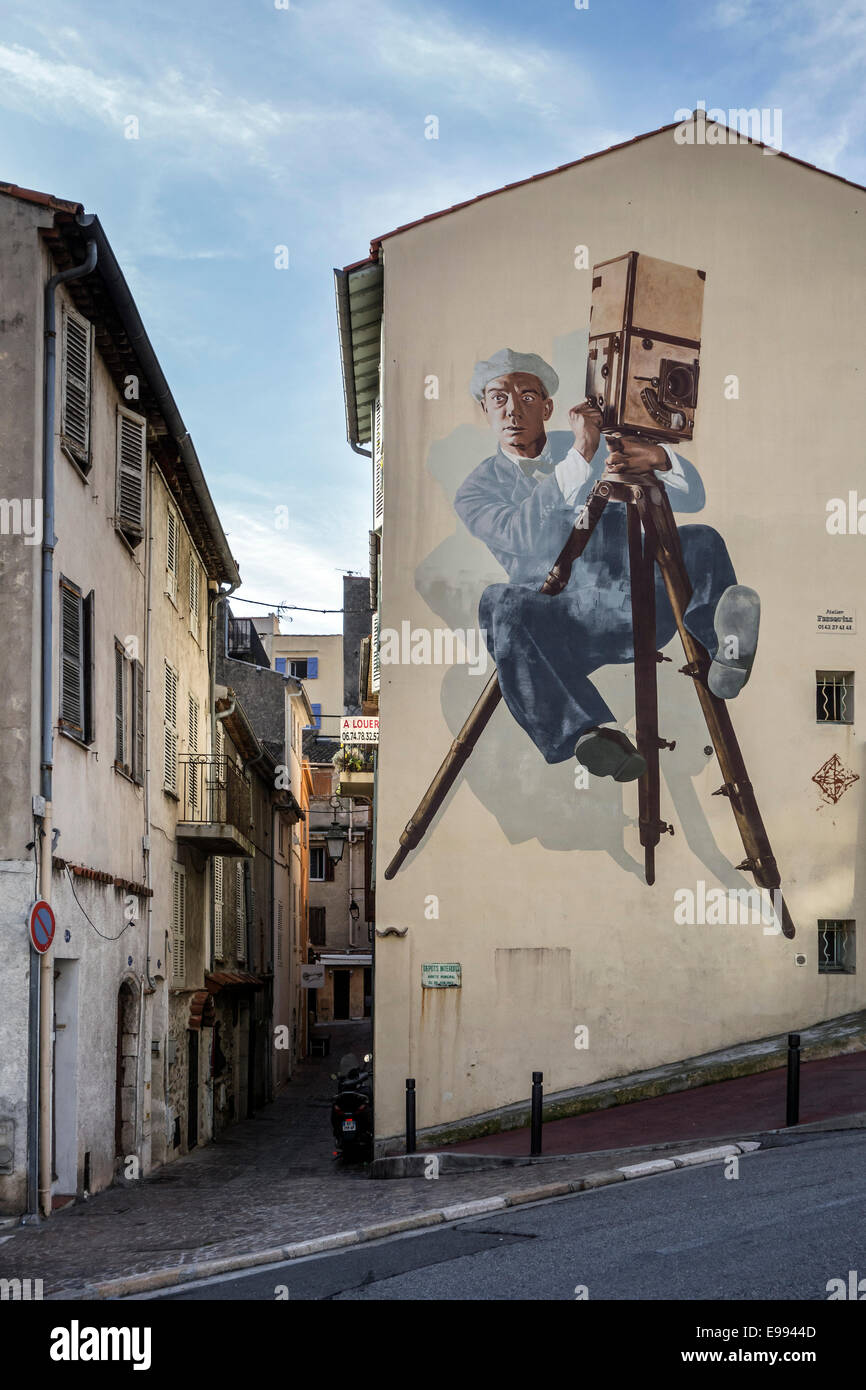 La pittura murale di Buster Keaton, il cameraman, nella città di Cannes, Riviera Francese, Côte d'Azur, Alpes-Maritimes, Francia Foto Stock
