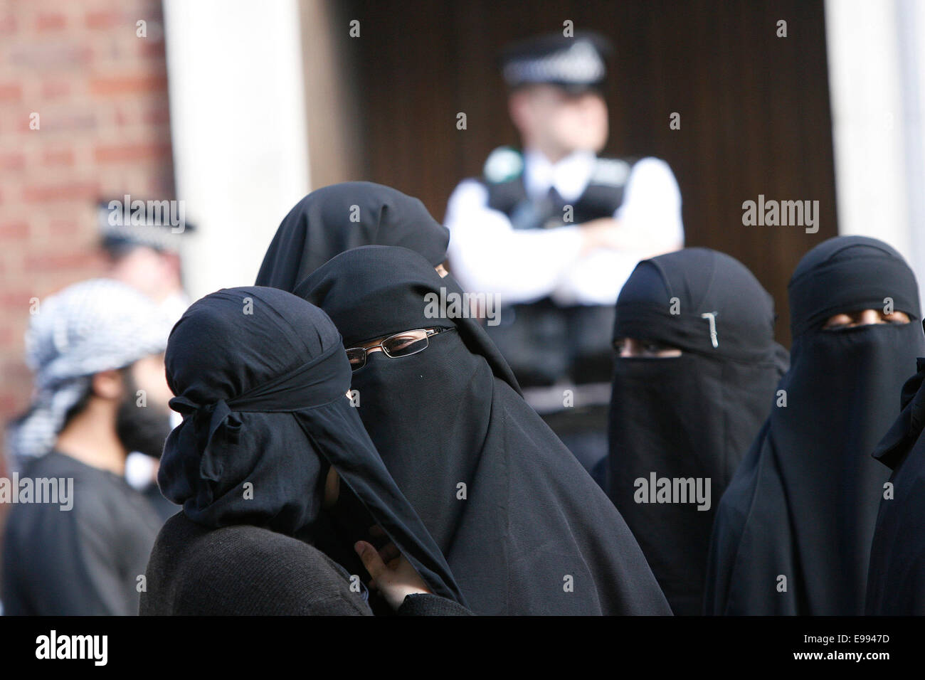 Donne che indossano il Niqab in London Inghilterra England Foto Stock