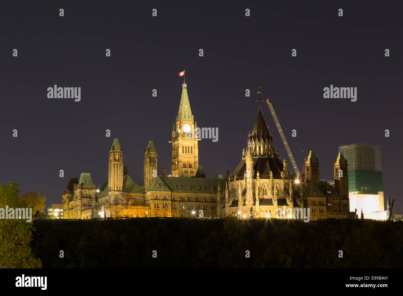 Collina del Parlamento a Ottawa di notte con spazio di copia Foto Stock