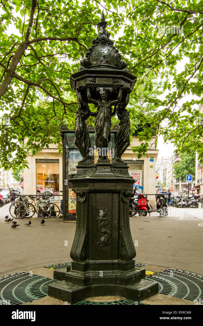 Fontanella a Parigi Foto Stock