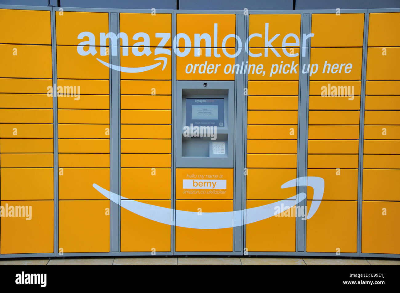 Amazon Locker, punto di prelevamento, Bullring Shopping Centre, Birmingham, West Midlands, England, Regno Unito Foto Stock