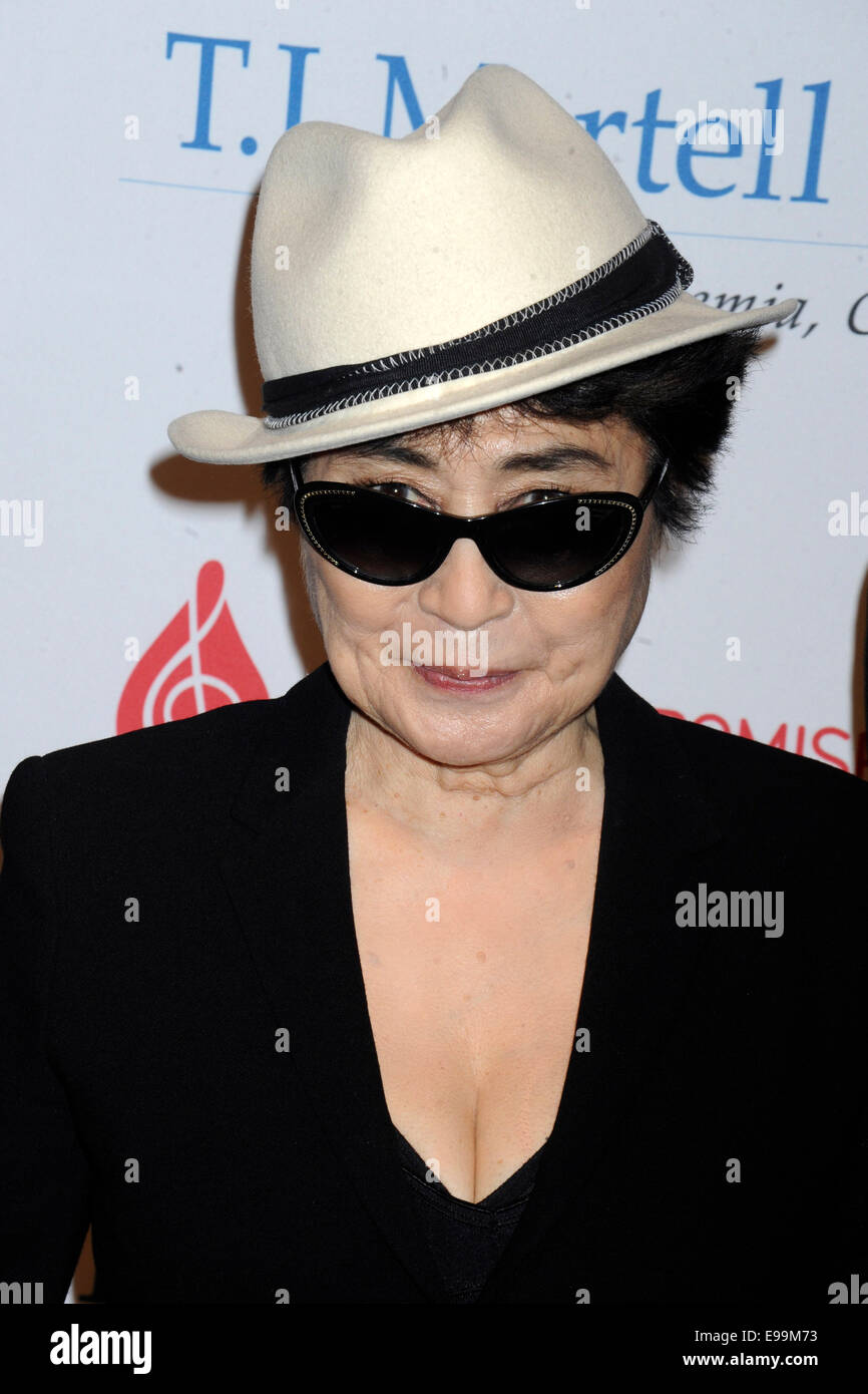 La città di New York. Xxi oct, 2014. Yoko Ono assiste il 2014 TJ Martell onori Gala New York alla Cipriani 42nd Street su ottobre 21, 2014 in New York City./picture alliance © dpa/Alamy Live News Foto Stock
