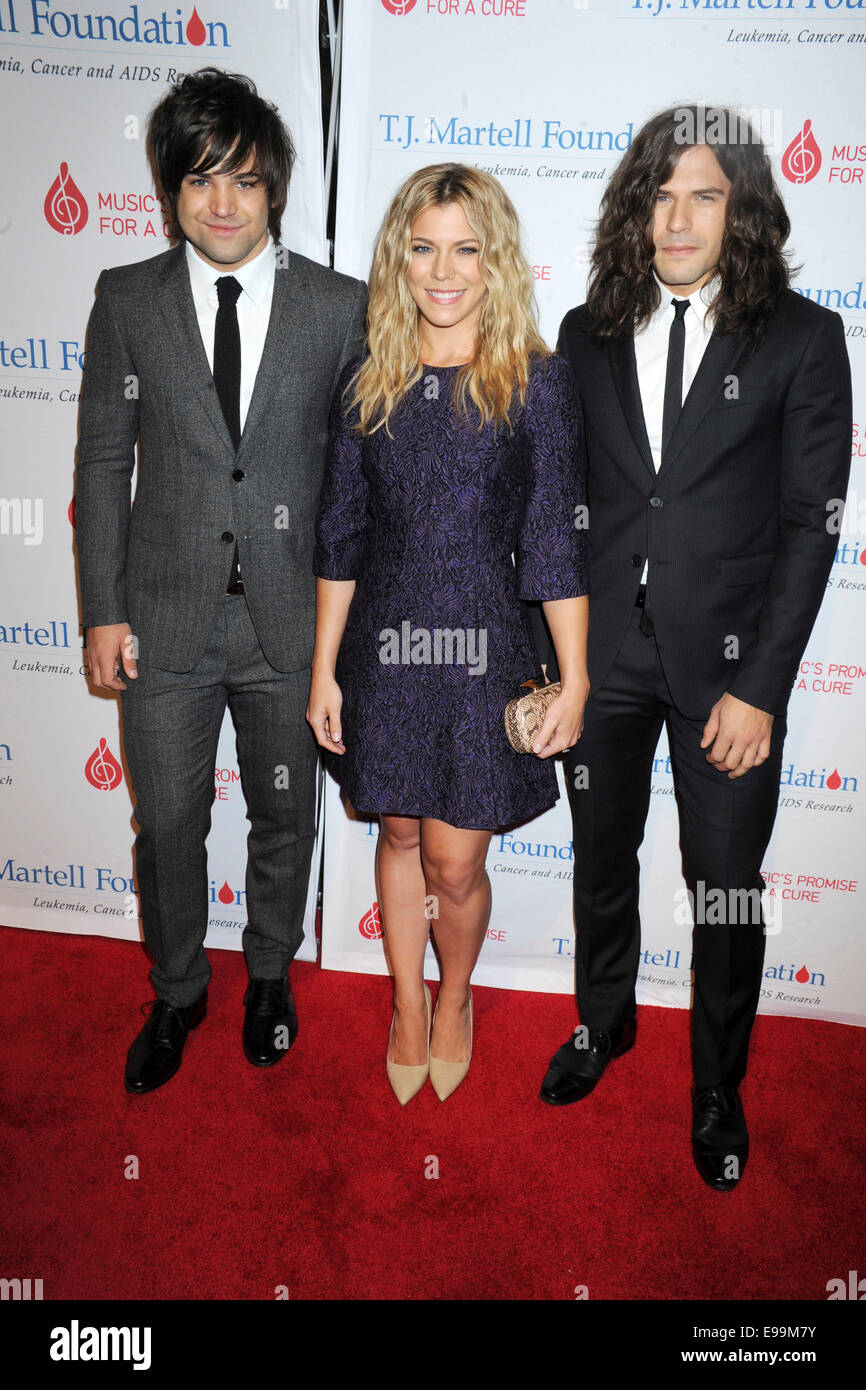 La città di New York. Xxi oct, 2014. Reid Perry, Kimberly Perry e Neil Perry della Band Perry frequentare il 2014 TJ Martell onori Gala New York alla Cipriani 42nd Street su ottobre 21, 2014 in New York City./picture alliance © dpa/Alamy Live News Foto Stock