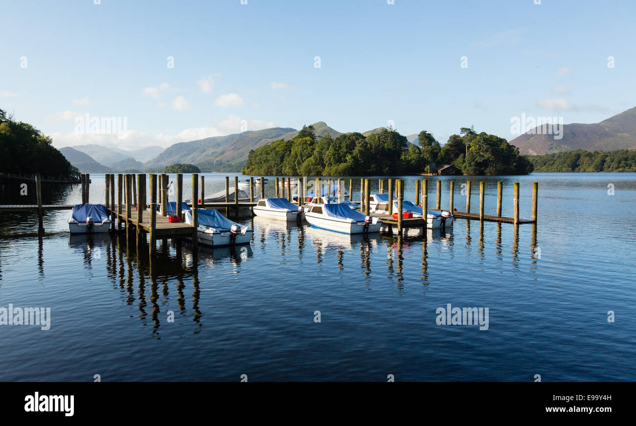 Barche sulla Derwent Water nel Lake District Foto Stock