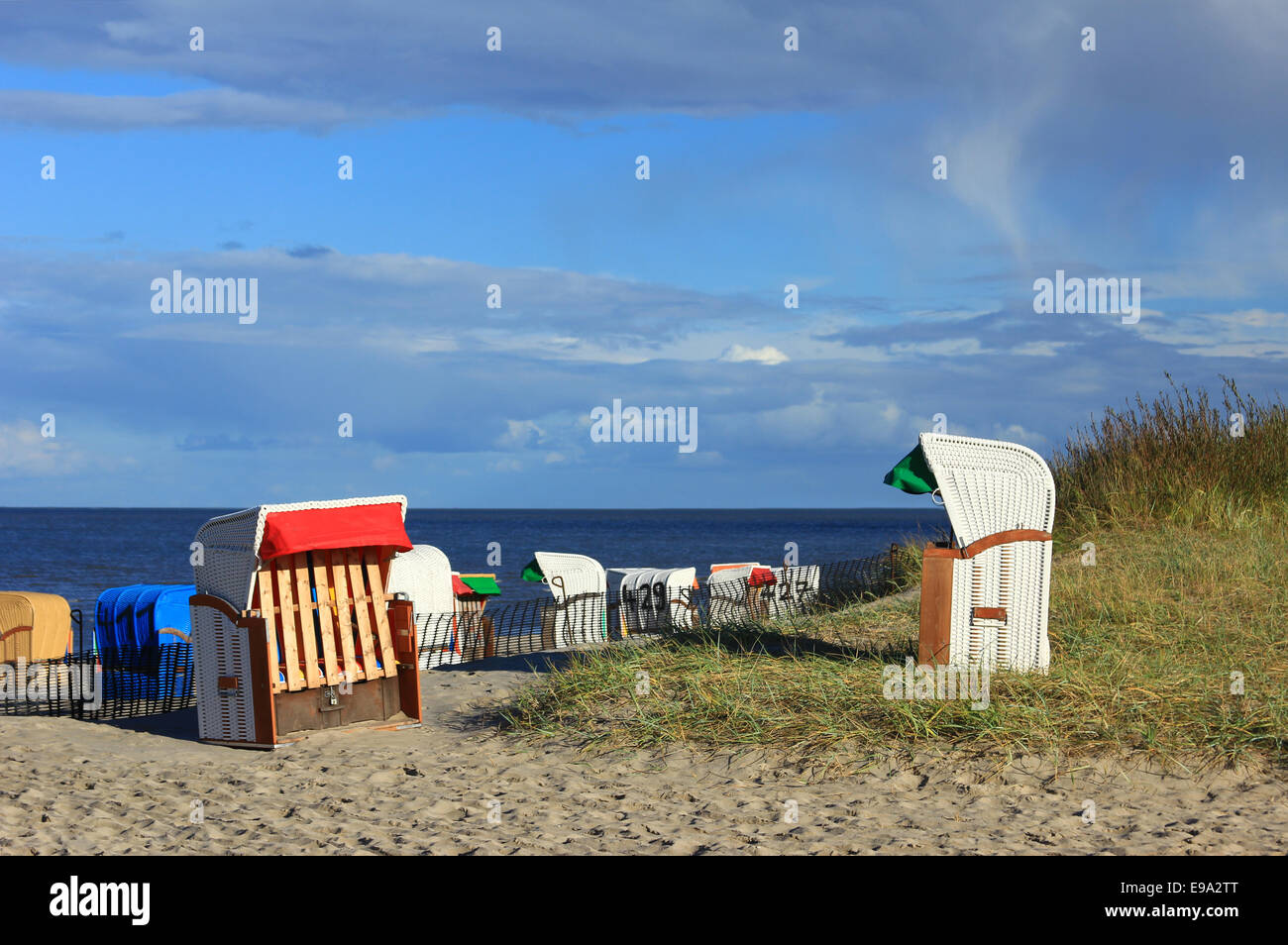 Sedie da spiaggia sul Mare del Nord, Germania Foto Stock