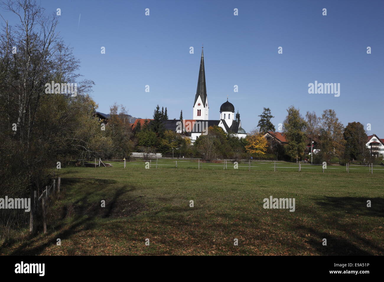 Fischen, con la Chiesa e la Cappella Foto Stock