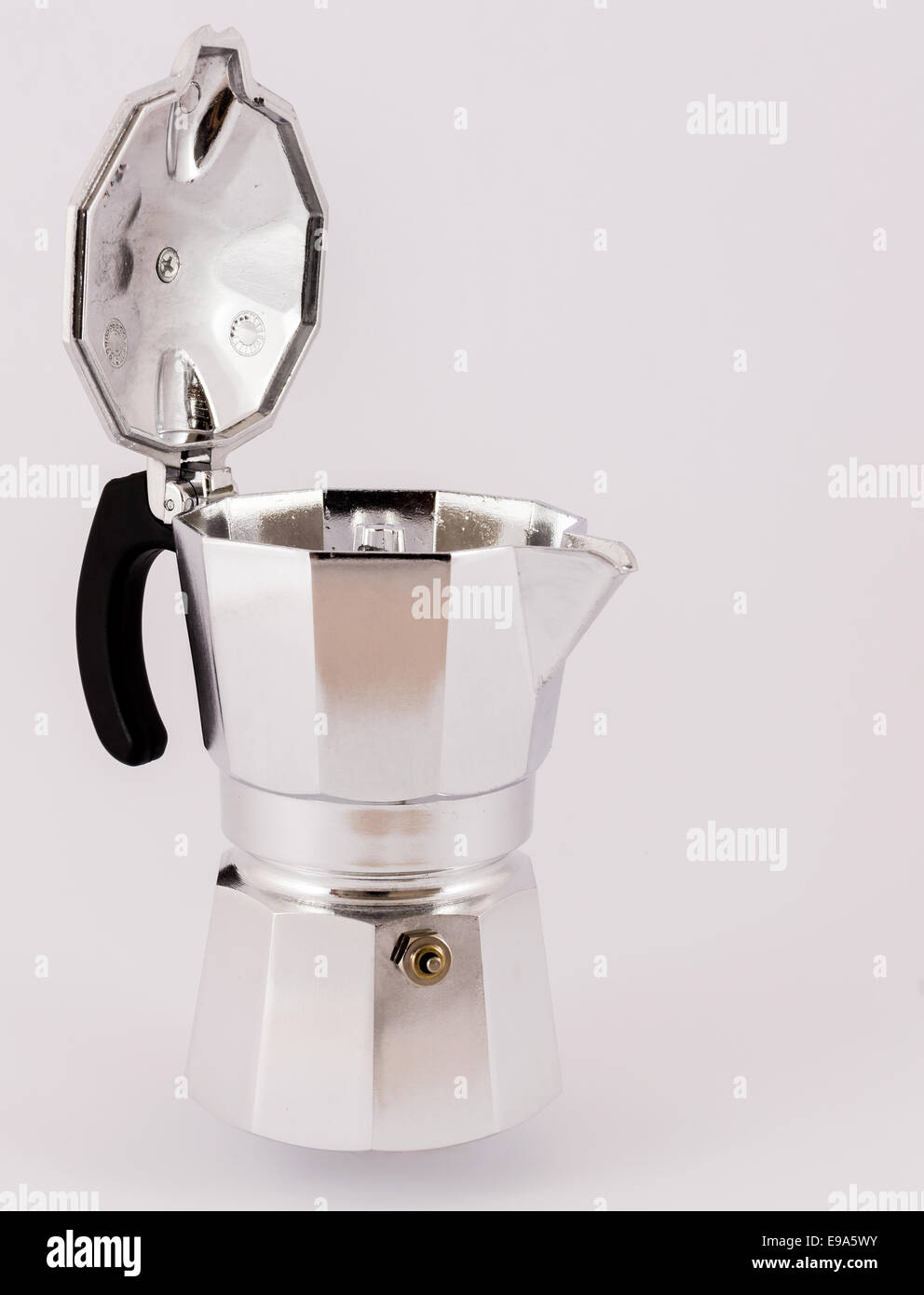 Italian coffee maker isolati su sfondo bianco Foto Stock