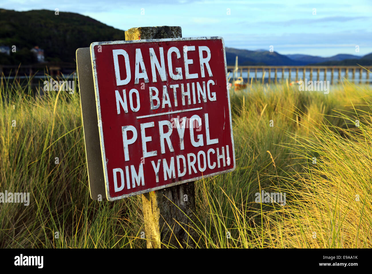 Pericolo nessun segno di balneazione sul Mawddach Estuary, il Galles del Nord Foto Stock