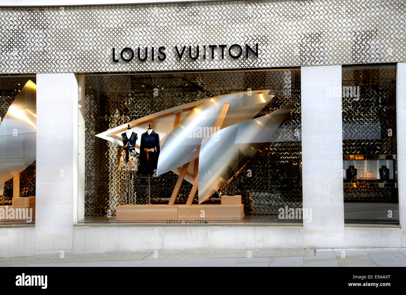 Londra, Inghilterra, Regno Unito. Louis Vuitton shop in Bond Street Foto Stock