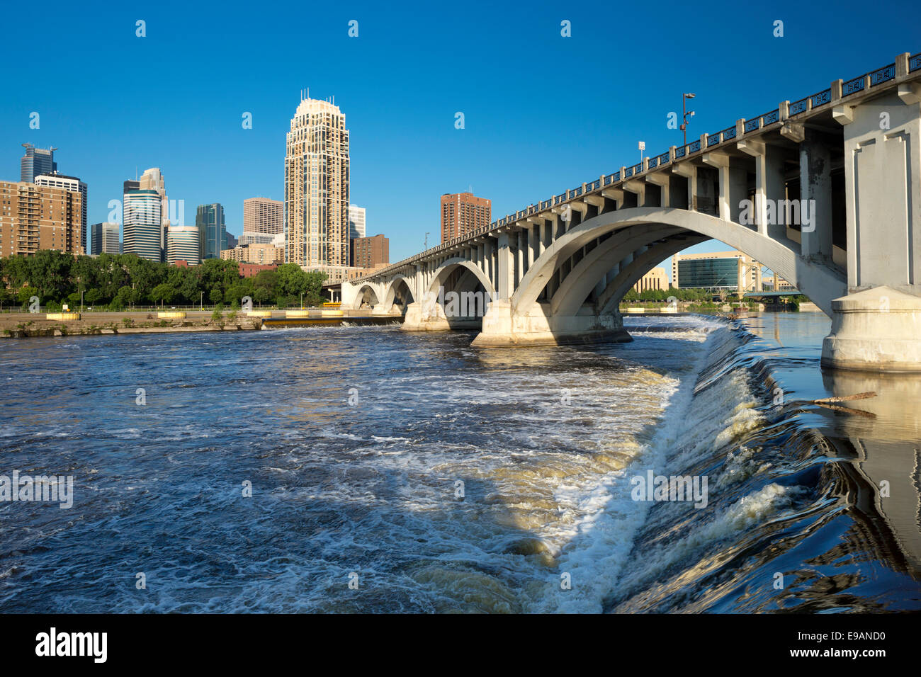 Superiore di Sant Antonio cascate la terza Avenue a ponte sul fiume Mississippi Minneapolis Minnesota USA Foto Stock