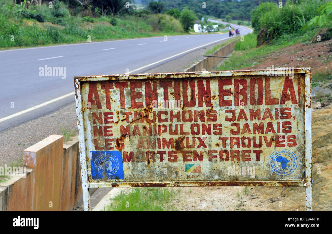 MAKOUA, Congo AFRICA - 27 settembre: Un segno avverte i visitatori che la zona è un virus di Ebola infetti. Digital Signage per informare i visitatori che è Foto Stock