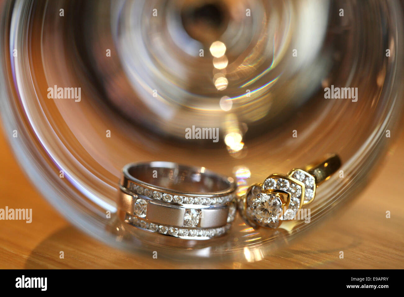 Coppie di platino diamante anelli di nozze Foto Stock