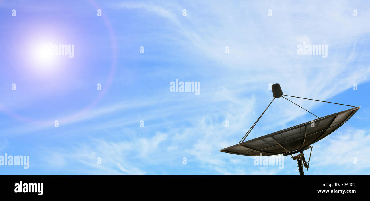 Comunicazione di antenna satellitare Foto Stock