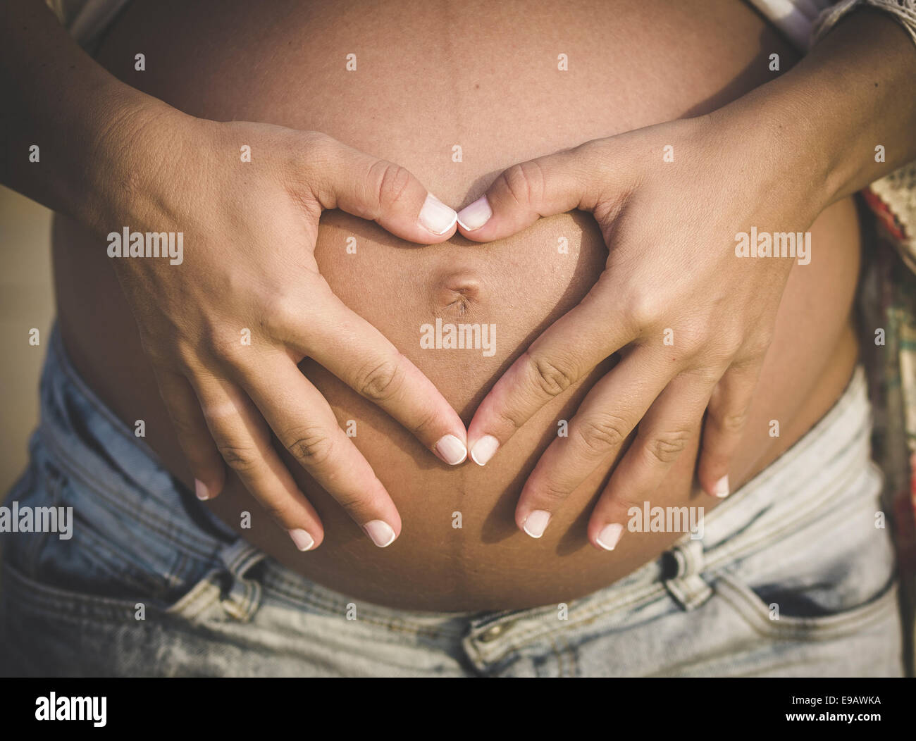 Cuore gravidanza attesa per la persona amata per arrivare Foto Stock